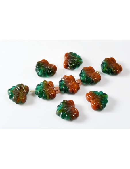 Margele sticla presata Cehia frunze 11 x 13 mm